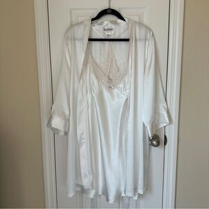 Linea Donatella White Robe with Lace Detail